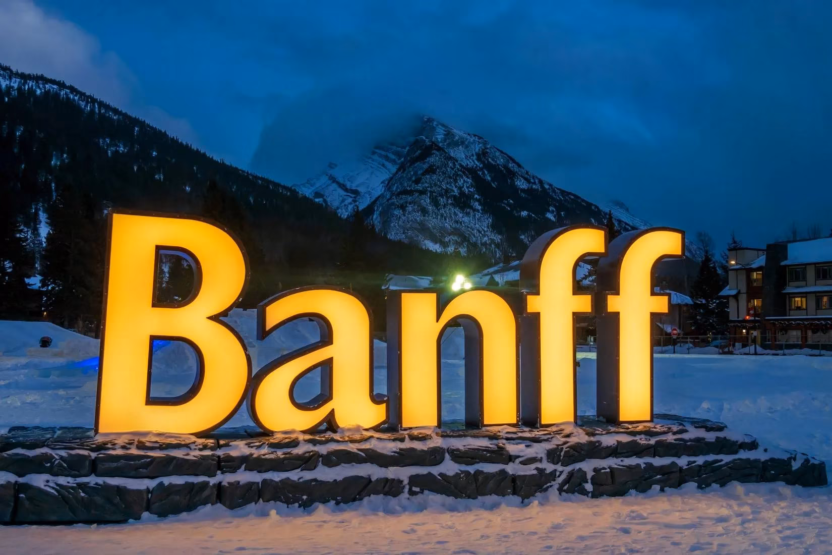 canada-s-national-parks-boom-as-u-s-fee-hikes-push-visitors-away-image-2