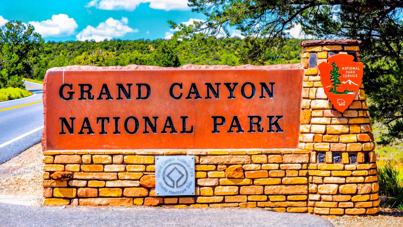 feeding-the-canyon-a-food-pantry-becomes-a-lifeline-during-the-2026-shutdown-image-0
