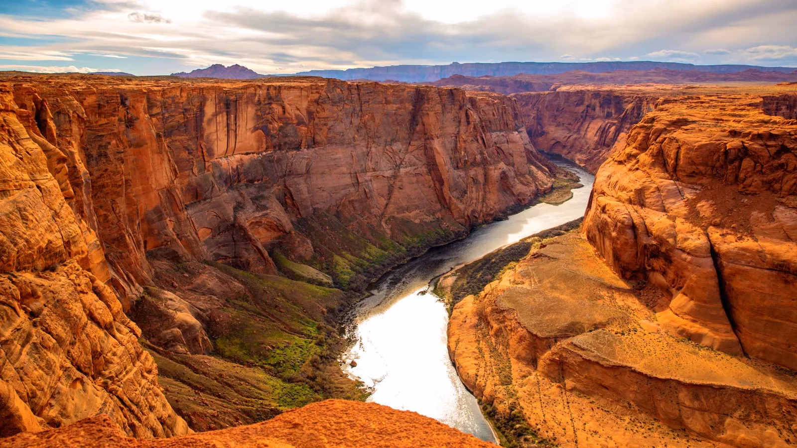grand-canyon-reopens-slowly-as-fire-and-water-restrictions-ease-in-2026-image-0