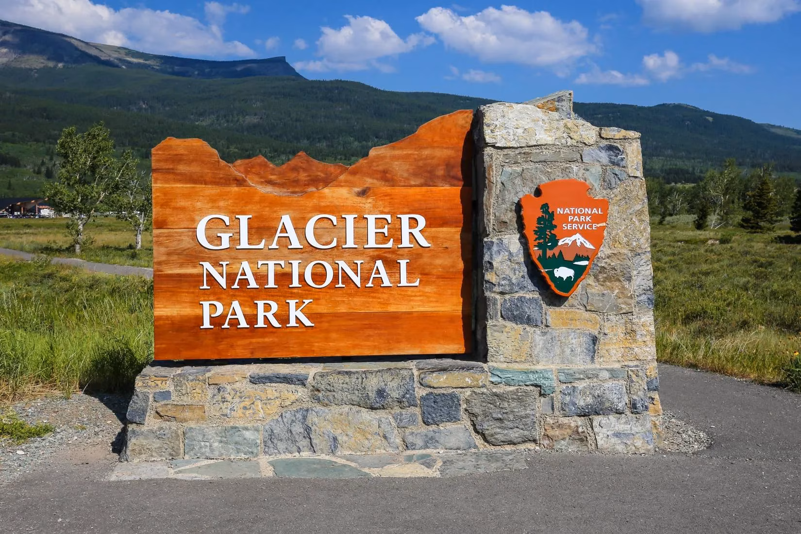 sign-wars-and-qr-codes-the-bizarre-battle-over-information-in-america-s-national-parks-in-2026-image-1