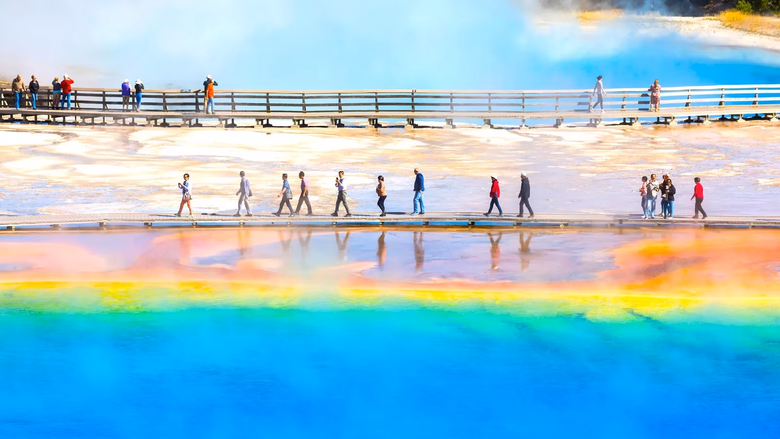 yellowstone-in-2026-record-crowds-thin-staff-and-a-fragile-future-image-0