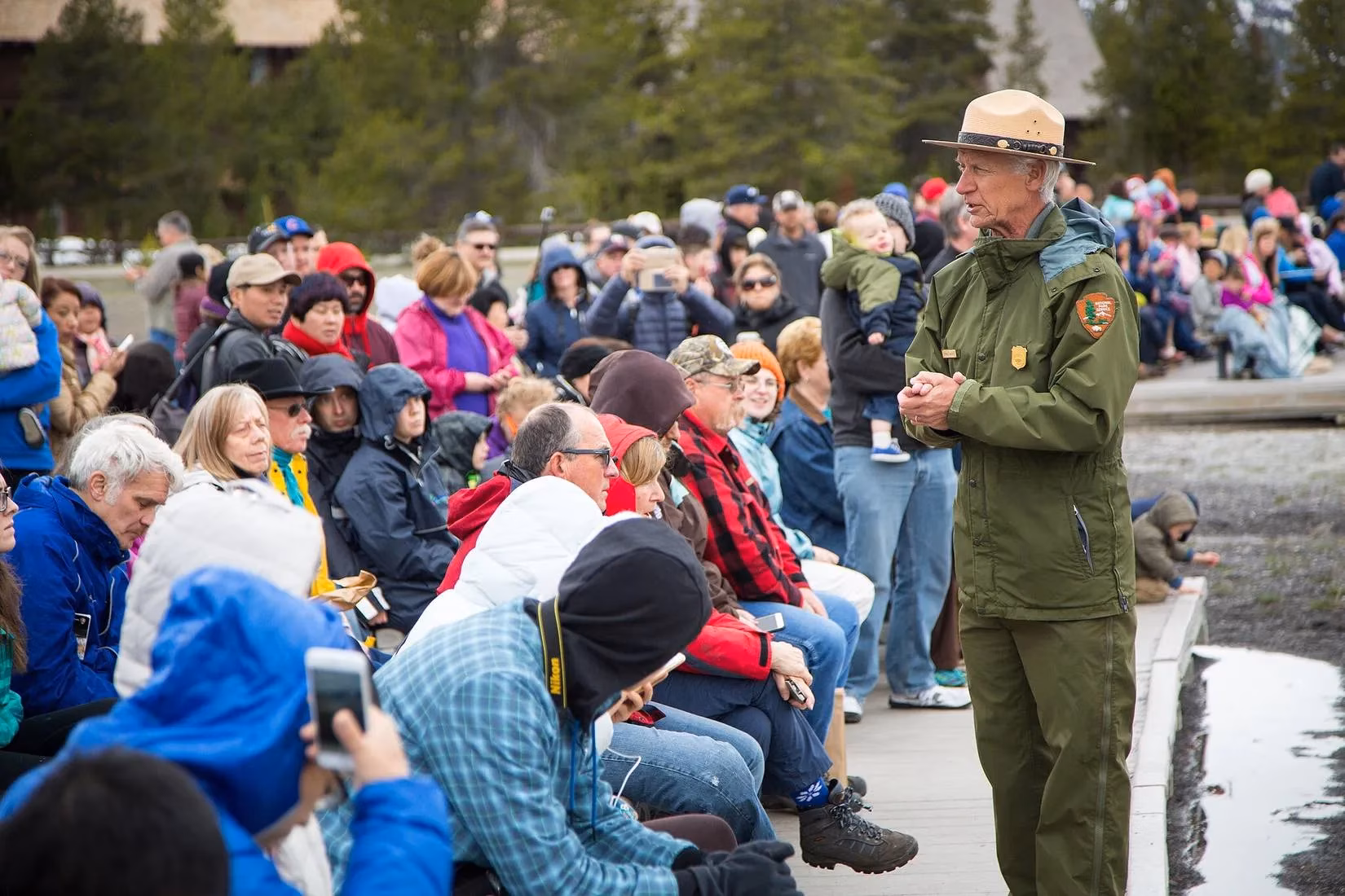 yellowstone-in-2026-record-crowds-thin-staff-and-a-fragile-future-image-1