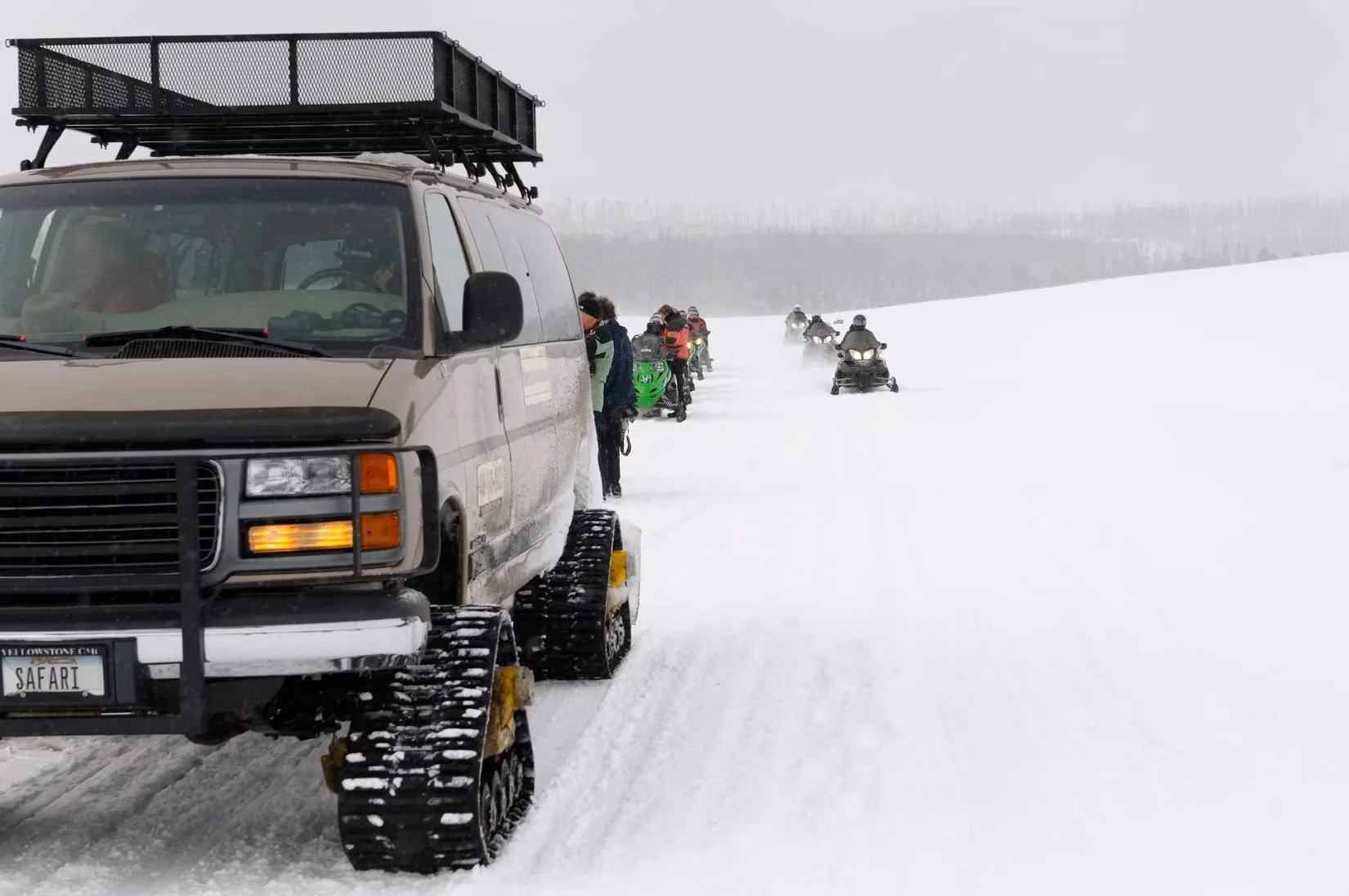 yellowstone-s-uncertain-winter-a-tale-of-snow-tourism-and-a-changing-climate-image-1